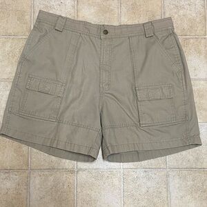 Van Heusen 417 Men's Cargo Shorts in Khaki Size 38